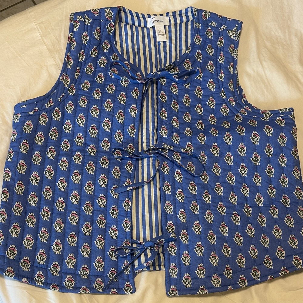 Quilted Blue Floral Tie-Front Vest NWOT